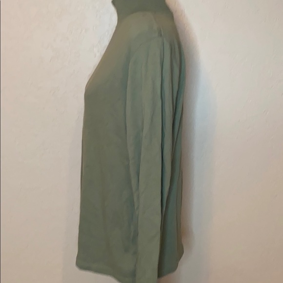NWOT Eddie Bauer olive green turtle neck Large - Picture 2 of 4